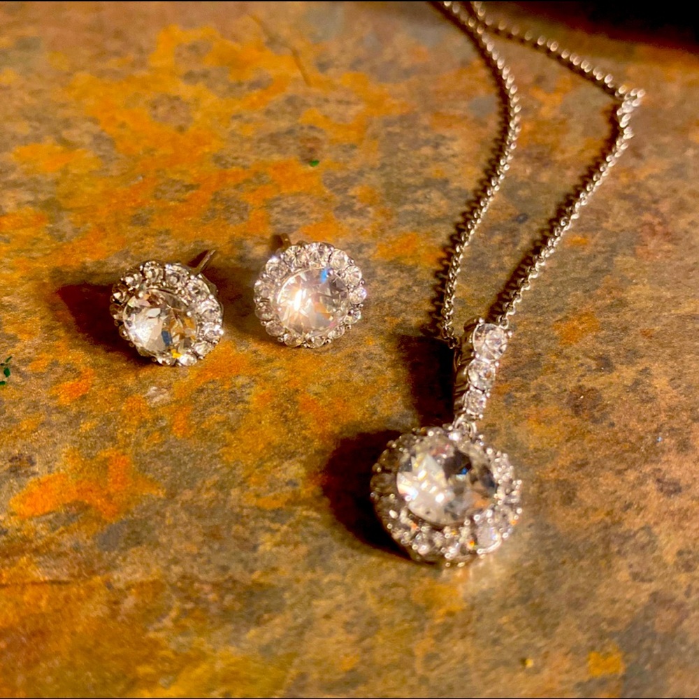 Necklace and earring set